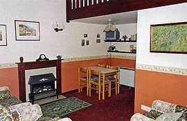 Lounge, Tan cottage