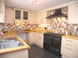 Red Lion Cottage has a well equipped kitchen