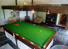 Roundhouse/snooker table
