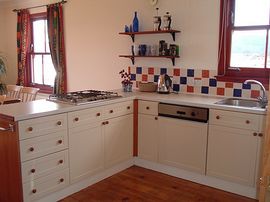 Fully equipped kitchen with dishwasher