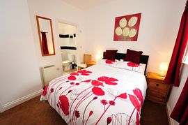 Lewis Cottage - main bedroom