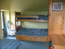 3 bedded room