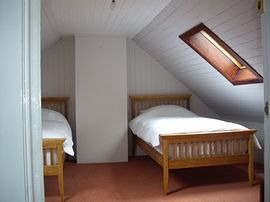 Twin bedroom