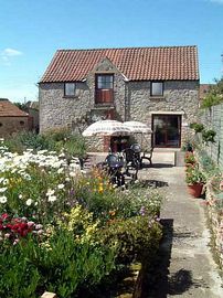 'Granary' & 'Owl' Patio Area