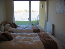 Twin Bedroom over Lake