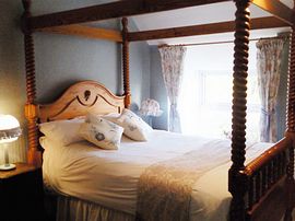 Four Poster bedroom with Pretty Garden Views