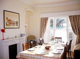 Kitchen dining area