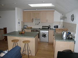 Breakfast Bar and Kitchen