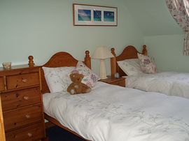 Twin beroom with pine furniture
