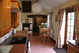 Fully equipped kitchen and dining area