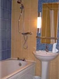 1 bed bathroom