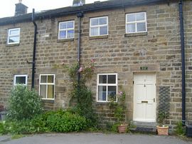 Front view of cottage 