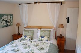 Cottage: Bedroom 1 (with en-suite shower room)   