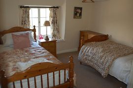 Cottage: Bedroom 3 (twin room)   