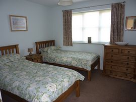 Lady broad Cottage twin bedroom