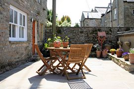 Garden area at the rear of the cottage.