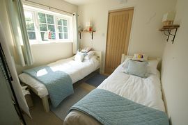Twin bedroom with en-suite