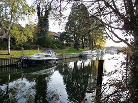 Thames river walk by Island Close