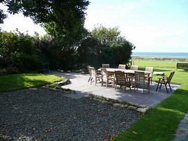 Pentre Bach patio