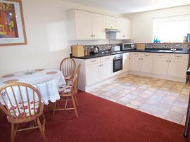 Spacious Open Plan Kitchen / Diner 