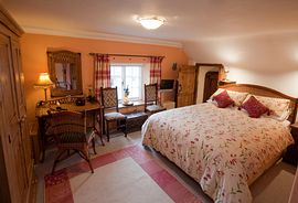 The double bedroom with king-sized bed