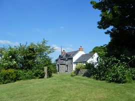 Hillside Cottage with large private garden