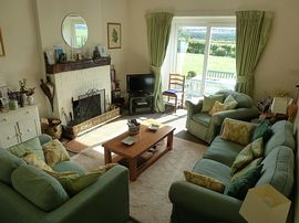 Sittingroom 1 facing on to a Patio 