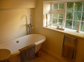Fuchsia Cottage, The House Bathroom